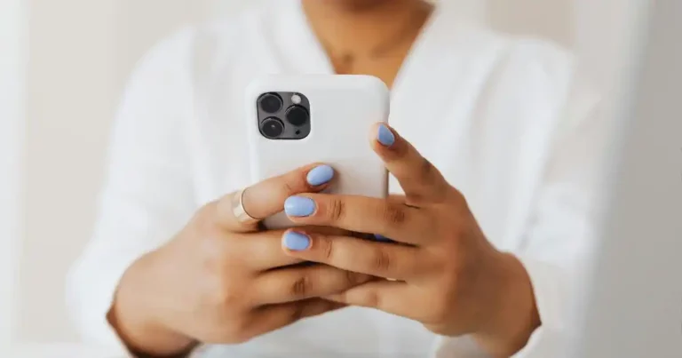 Comment programmer un message sur iPhone en 2026 : Guide Complet (iOS 18 à 20+)