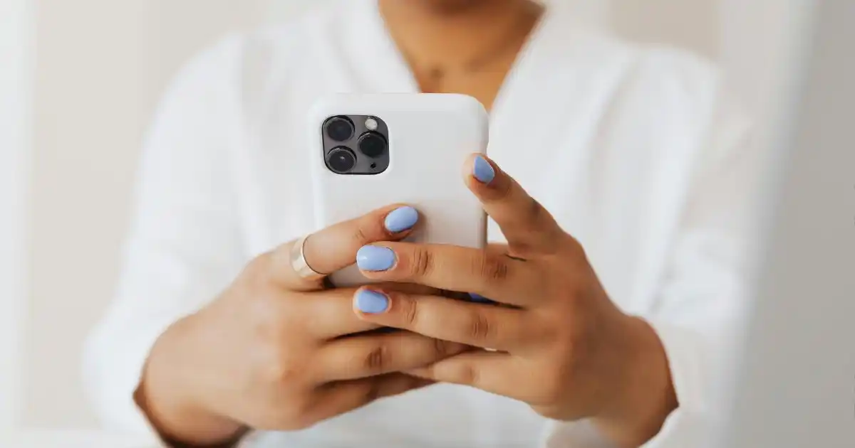 Comment programmer un message sur iPhone en 2026 : Guide Complet (iOS 18 à 20+)